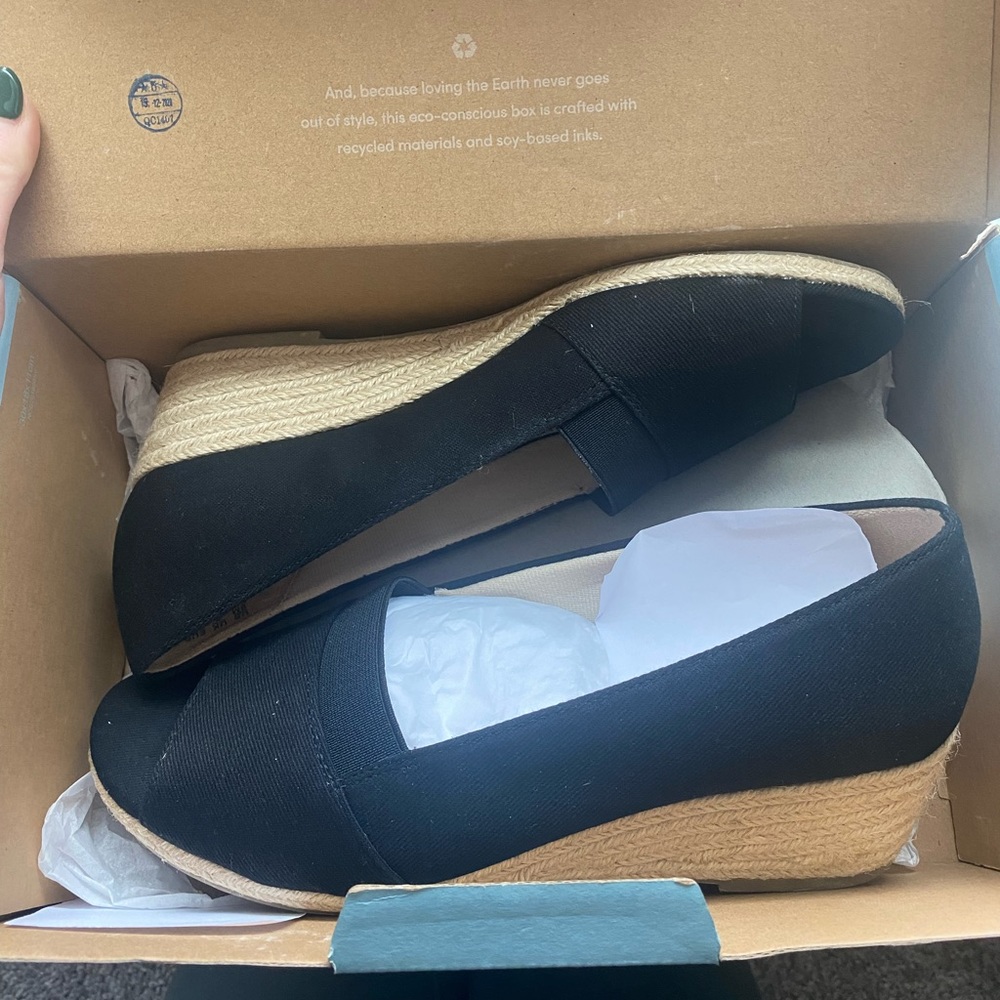 Women’s Sandals! Life Stride brand, 2 inch wedge heel, never been worn!
